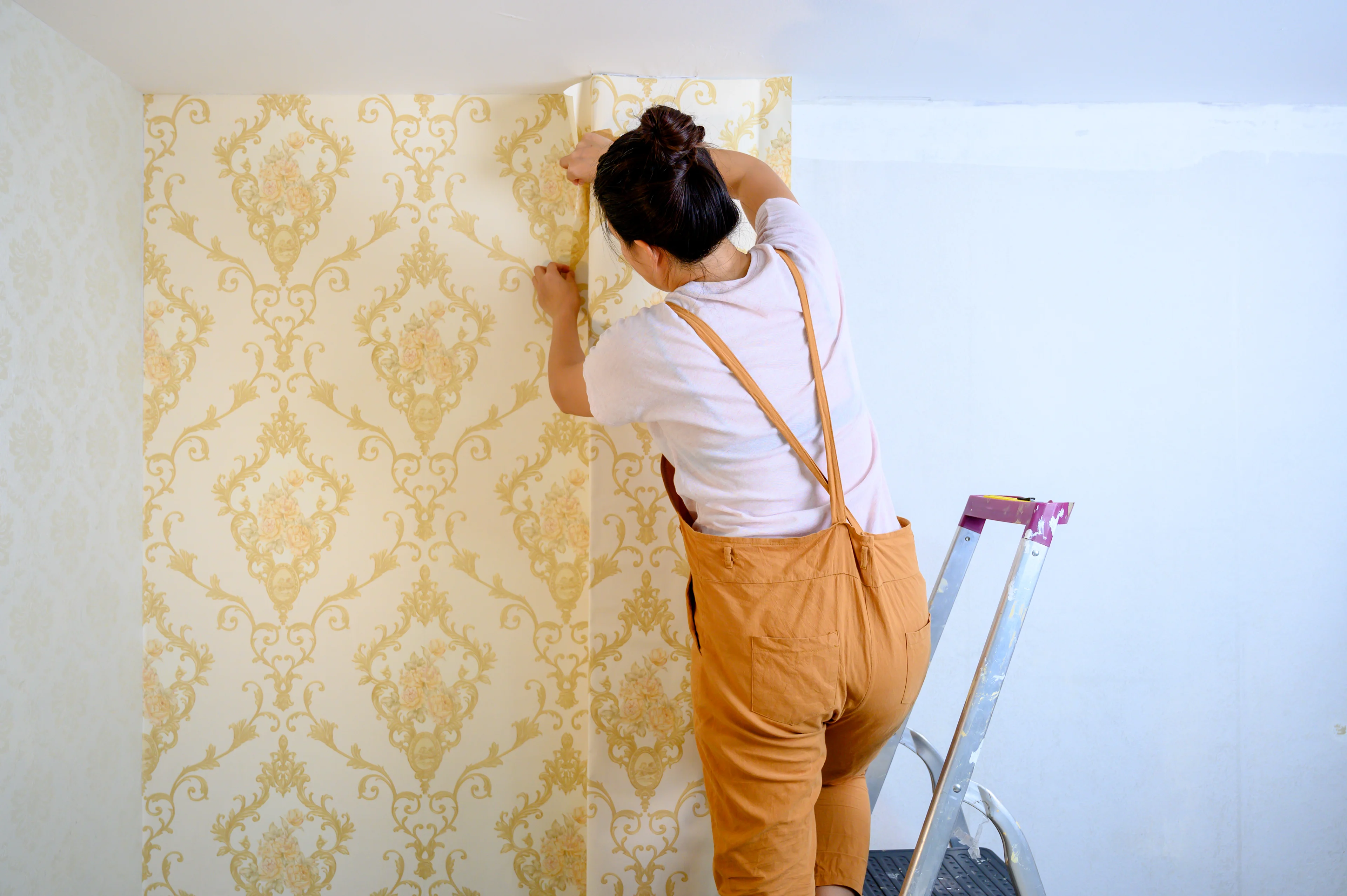 Luxury Interior Wallpaper Installation